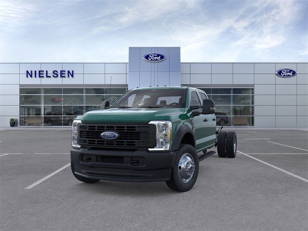 2025 Ford F-550 photo 2