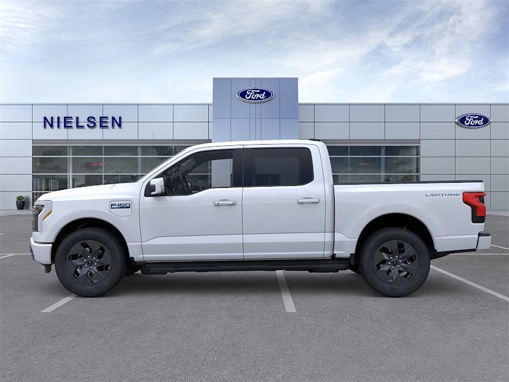 2025 Ford F-150 Lightning Lariat photo 3