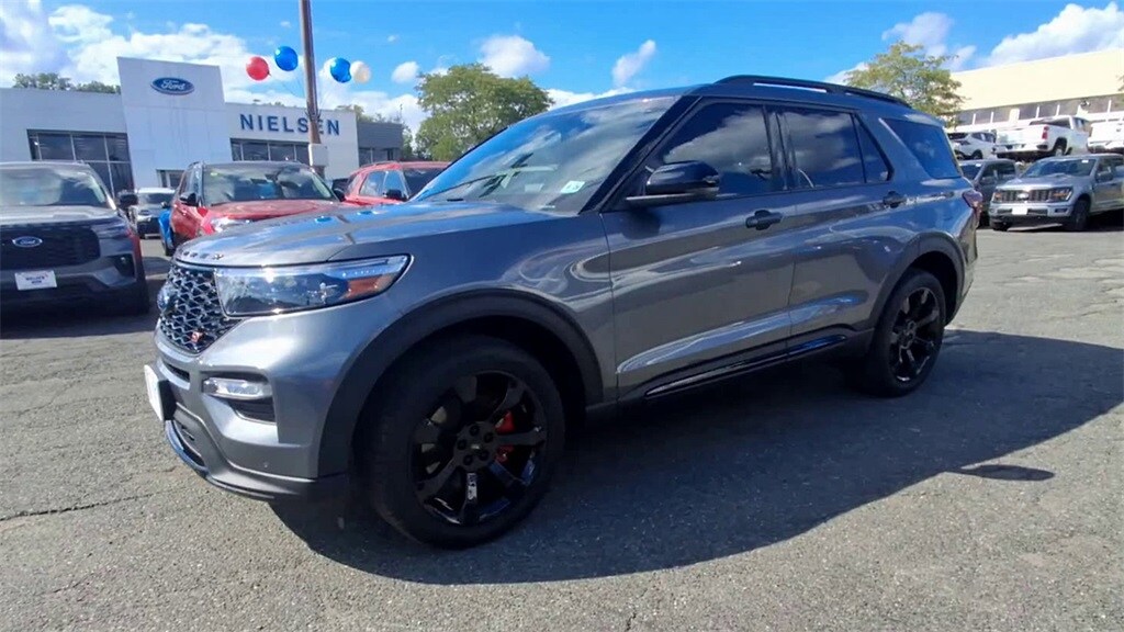 2024 Ford Explorer ST photo 4