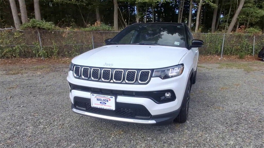 2023 Jeep Compass Limited photo 2