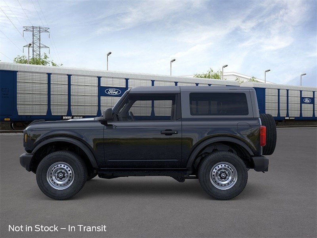 2025 Ford Bronco Base photo 3