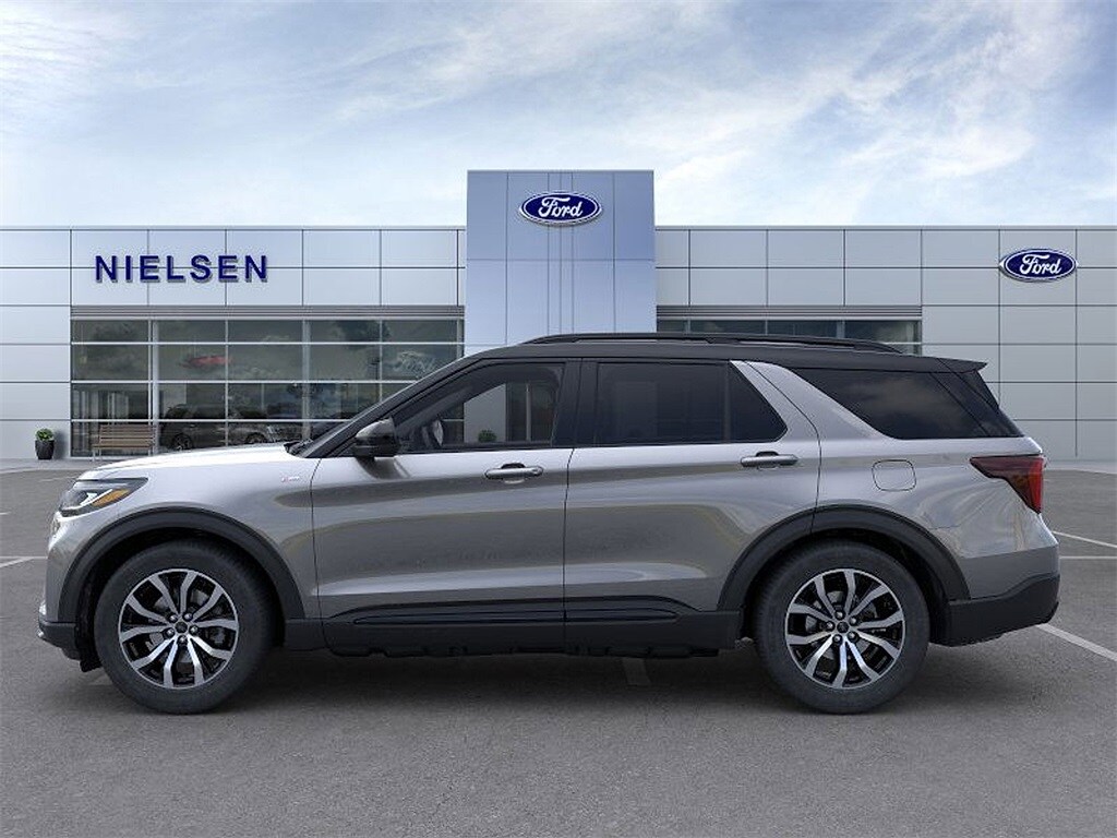 2025 Ford Explorer ST-Line photo 3