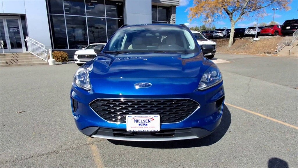 2022 Ford Escape Hybrid SE photo 3
