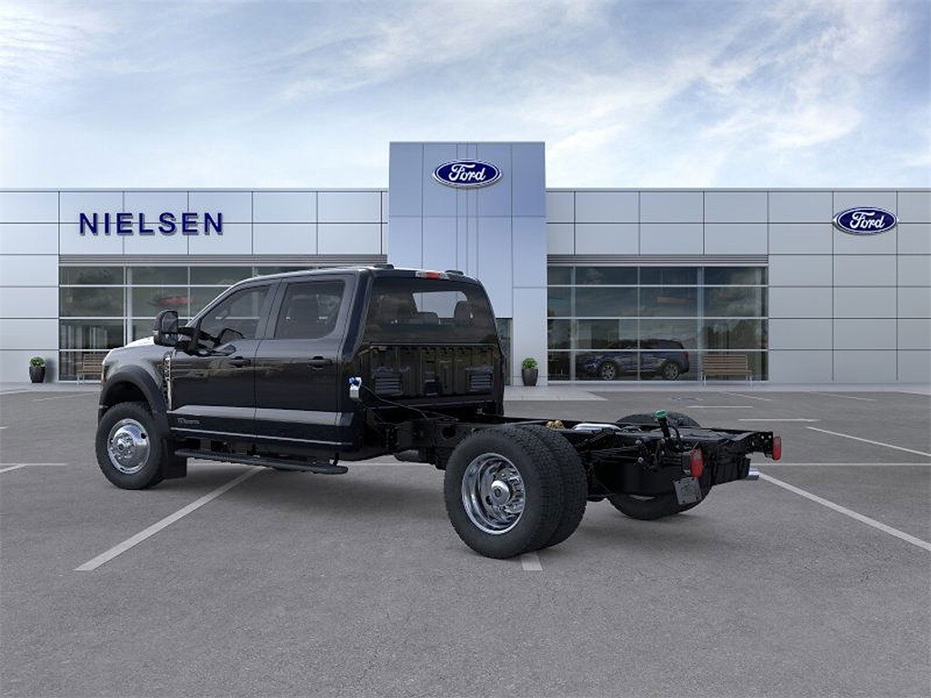 2025 Ford F-550 photo 4