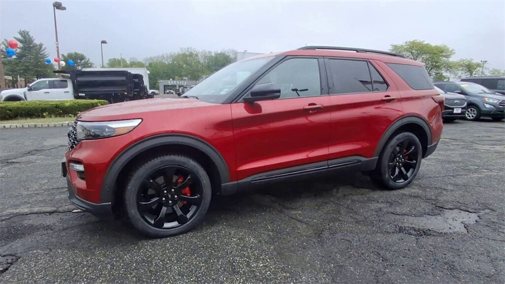 2021 Ford Explorer ST photo 4