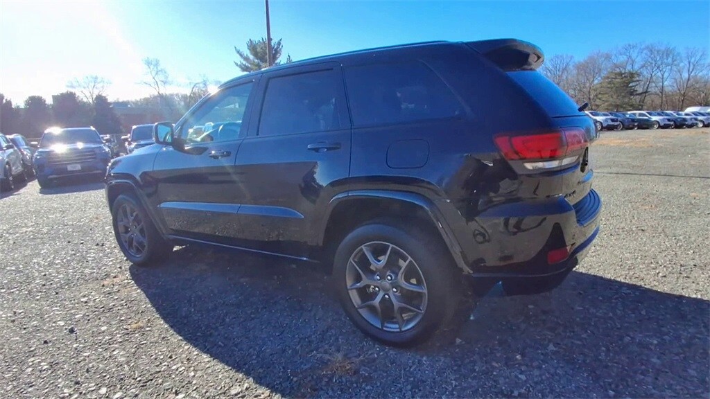 2021 Jeep Grand Cherokee Anniversary Edition photo 4