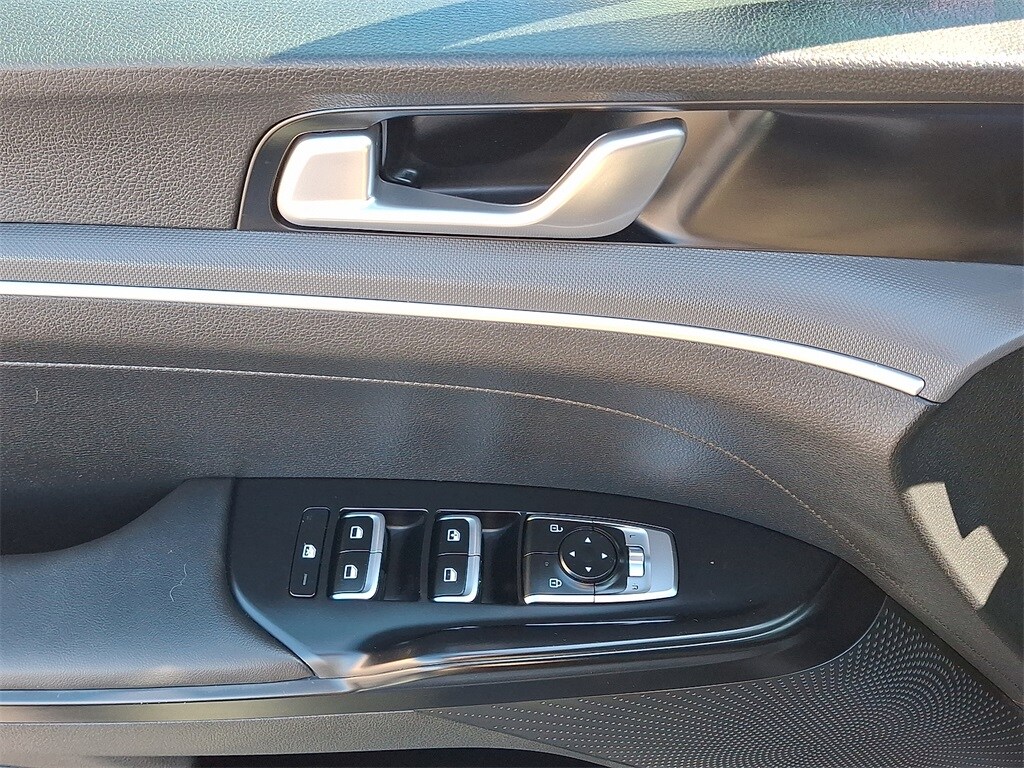 2023 Kia K5 LXS photo 2