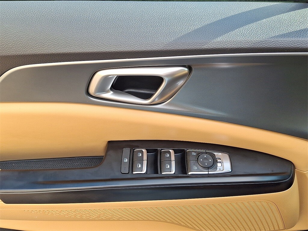 2024 Kia Carnival LX photo 2
