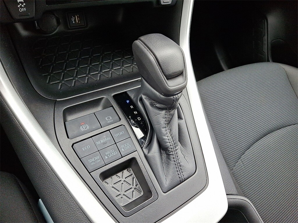 2023 Toyota RAV4 LE photo 4