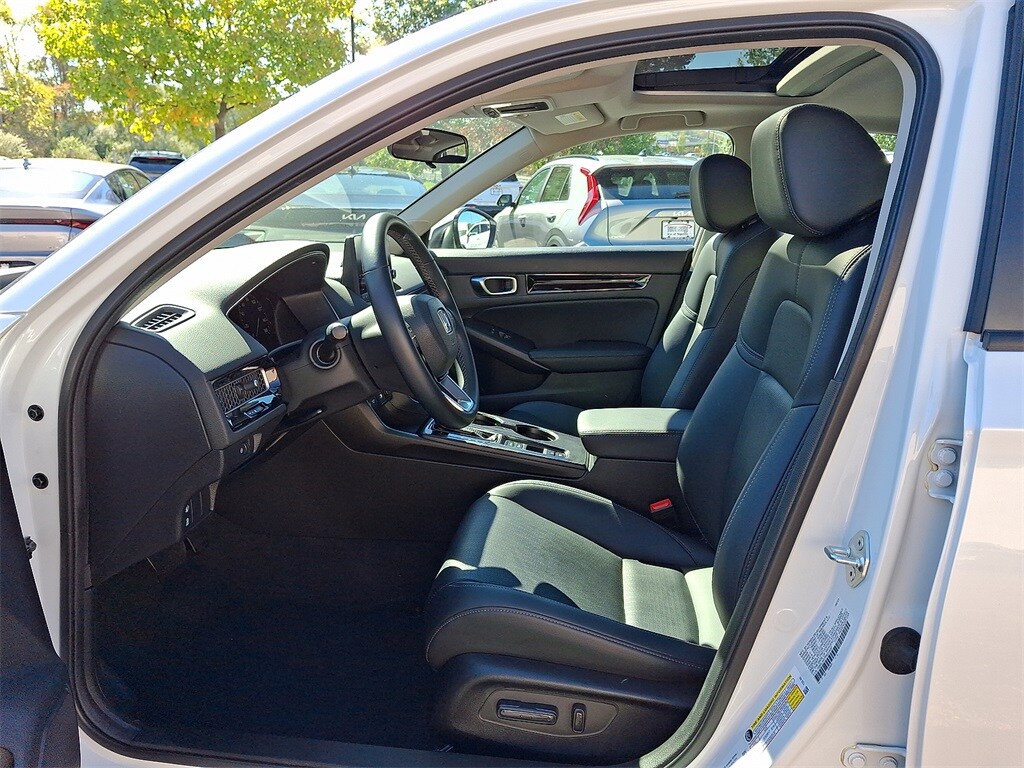 2023 Honda Civic EX-L Hatchback photo 3