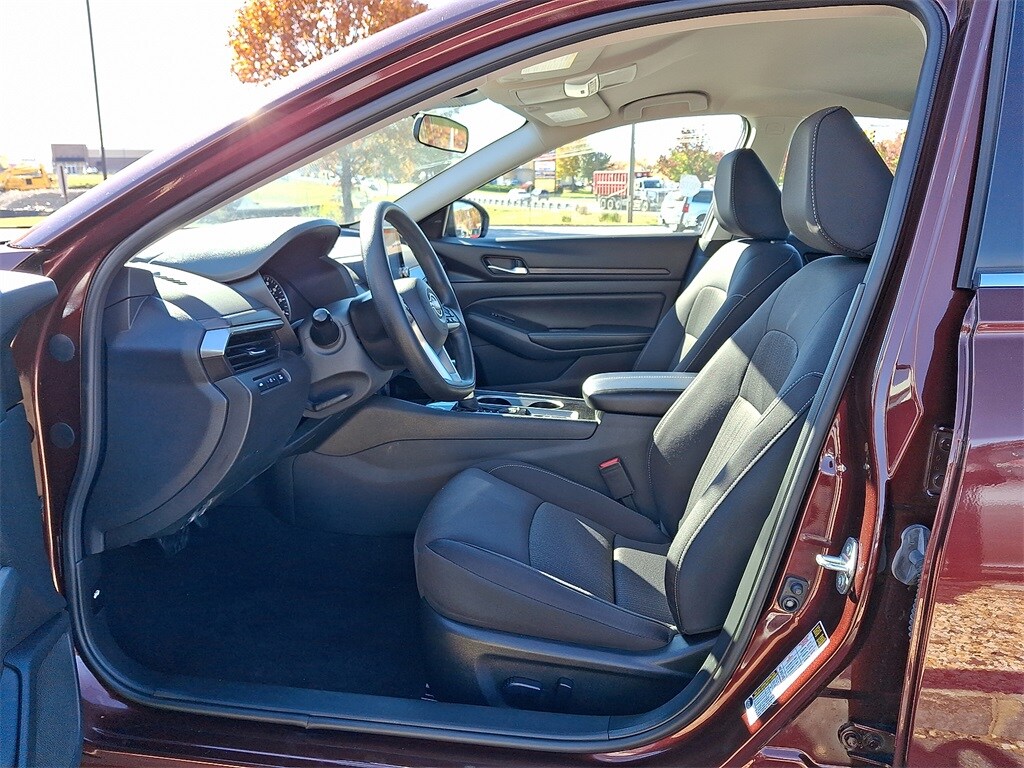 2024 Nissan Altima 2.5 SV photo 3