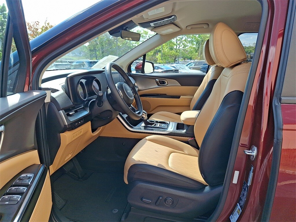 2024 Kia Carnival LX photo 3
