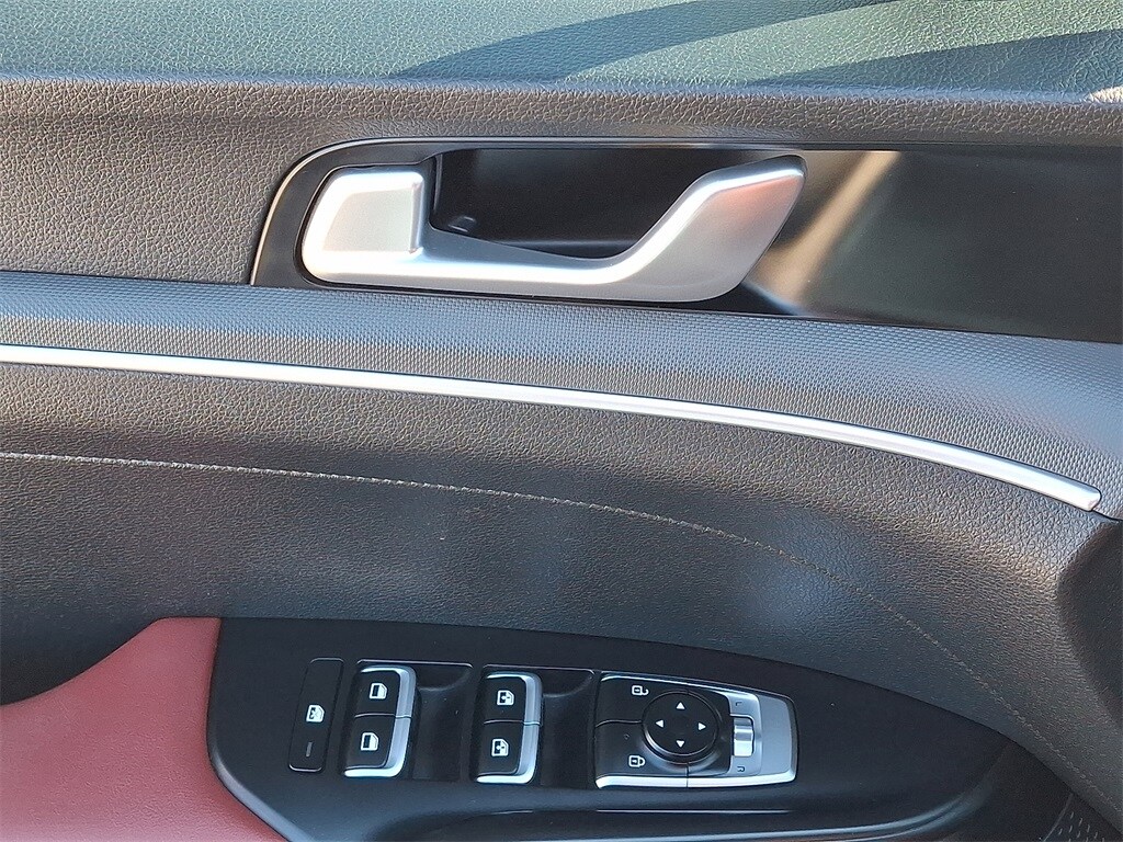 2022 Kia K5 GT-Line photo 2