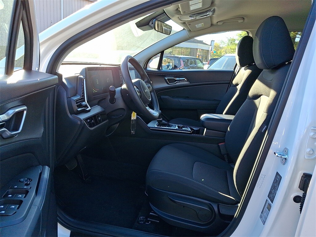 2023 Kia Sportage LX photo 3