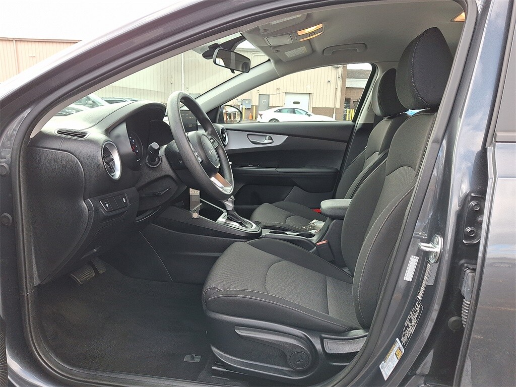 2024 Kia Forte LXS photo 3