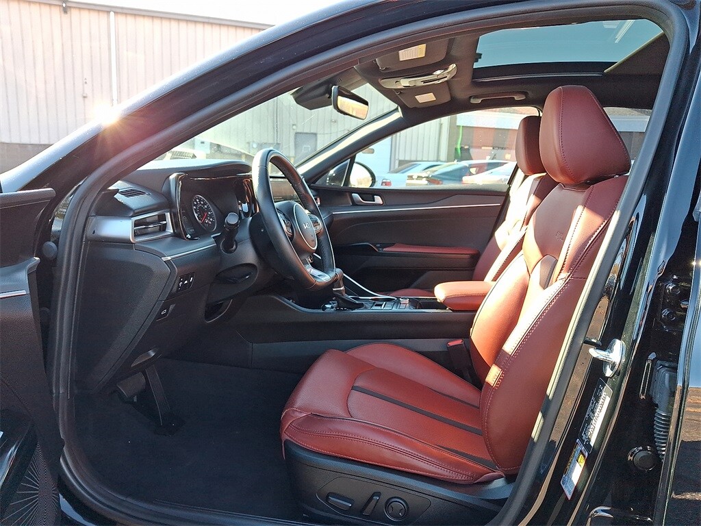 2023 Kia K5 GT-Line photo 3