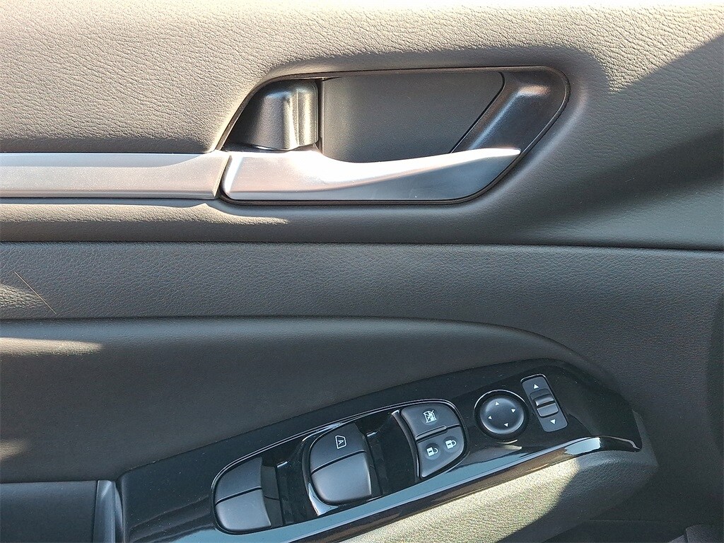 2023 Nissan Altima 2.5 SV photo 4