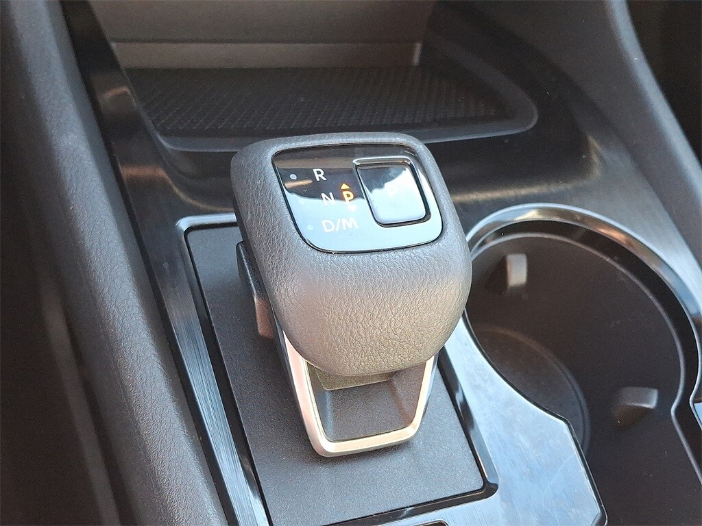 2022 Nissan Rogue SV photo 4