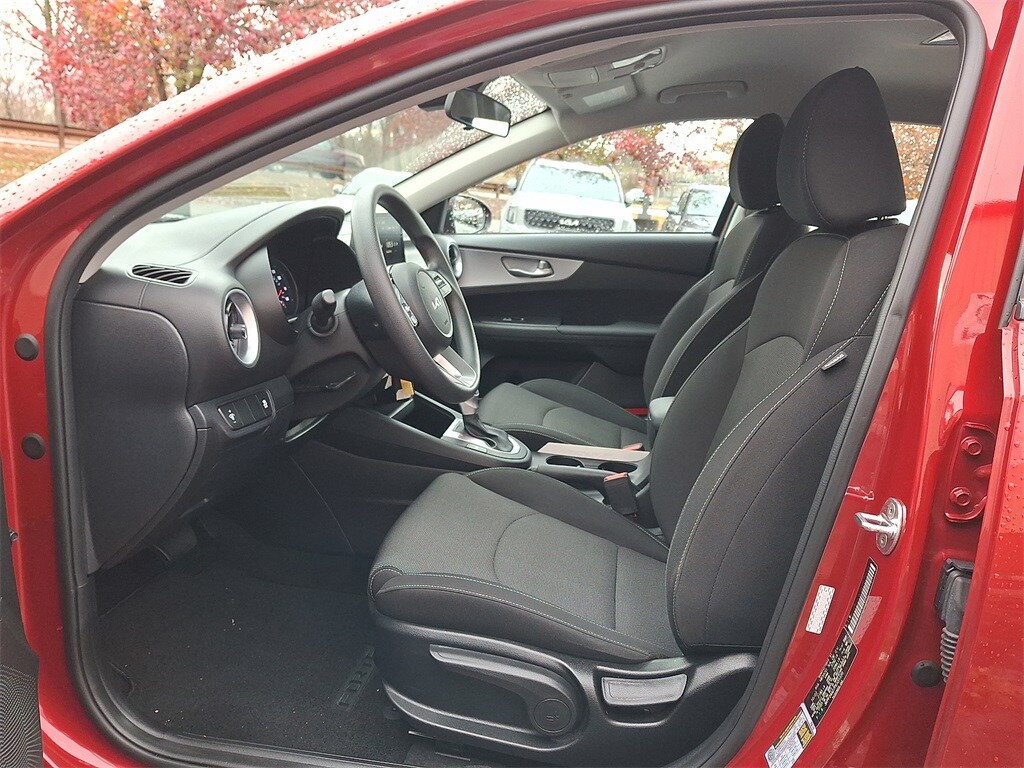 2023 Kia Forte LXS photo 3
