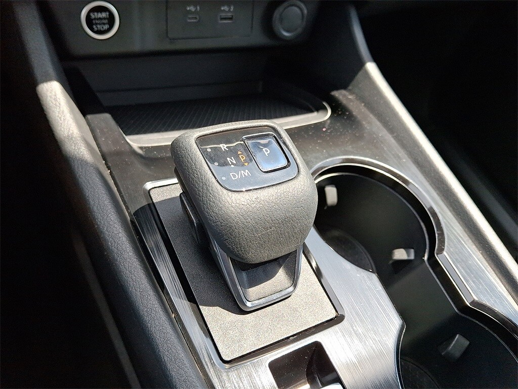 2022 Nissan Rogue SV photo 4