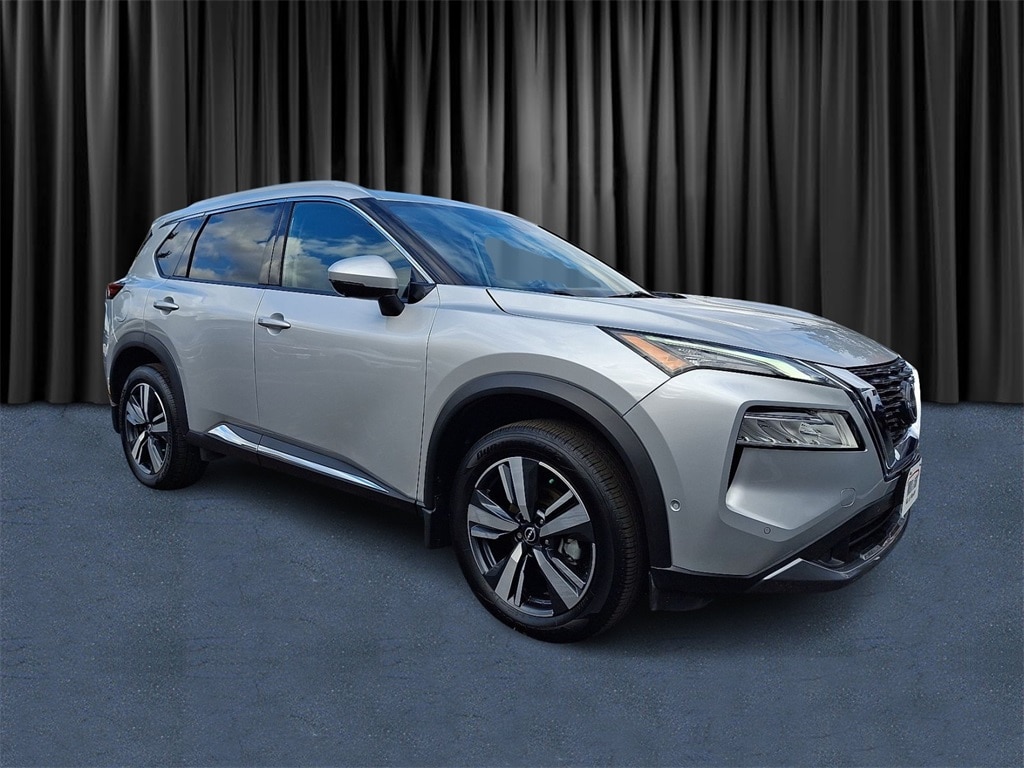 2023 Nissan Rogue SL's photo