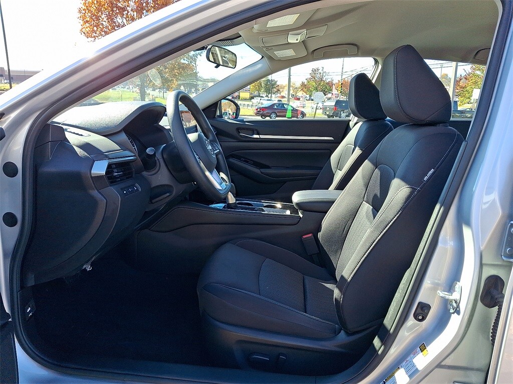 2023 Nissan Altima 2.5 SV photo 2