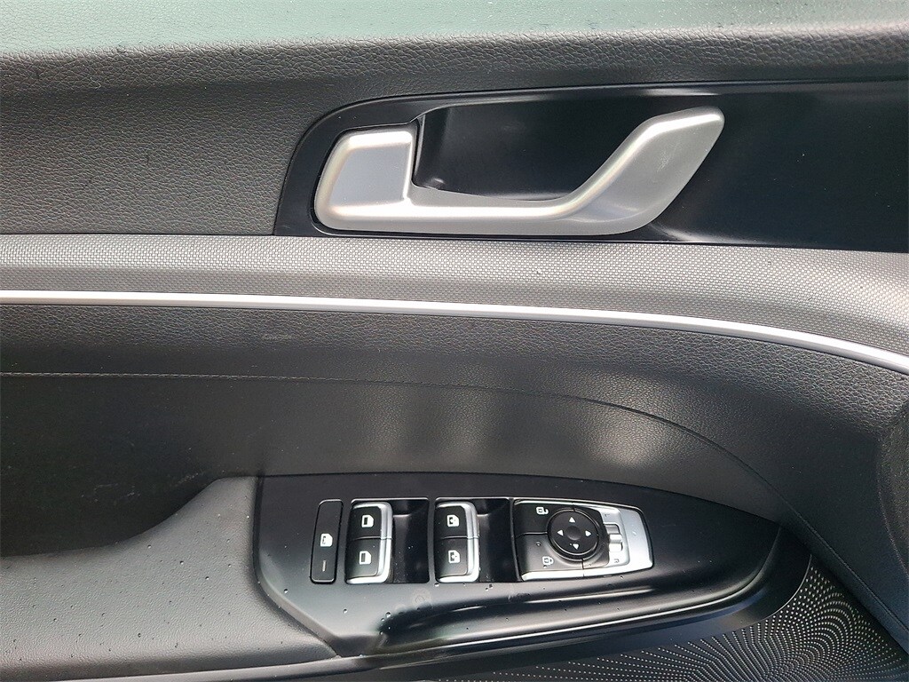2022 Kia K5 GT-Line photo 2