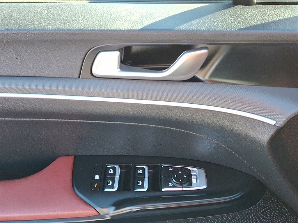 2023 Kia K5 GT-Line photo 2