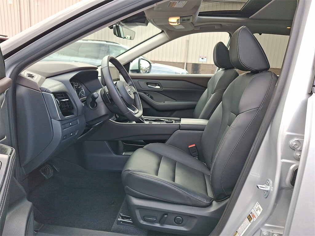 2023 Nissan Rogue SL photo 3