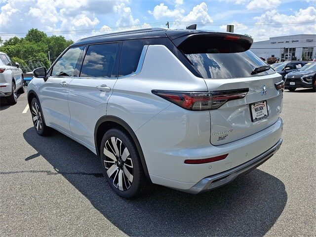 2025 Mitsubishi Outlander SEL photo 3