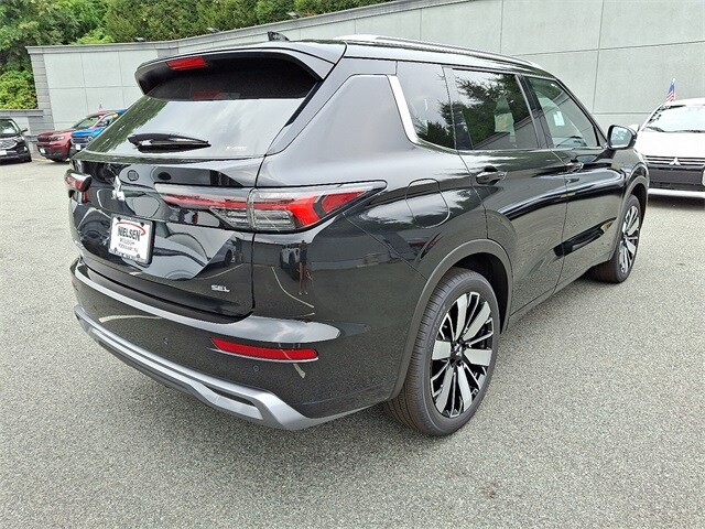 2025 Mitsubishi Outlander SEL photo 4