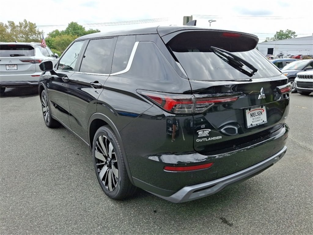 New 2025 Mitsubishi Outlander SE SUV