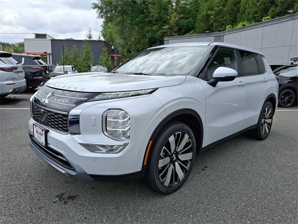 New 2025 Mitsubishi Outlander SE SUV