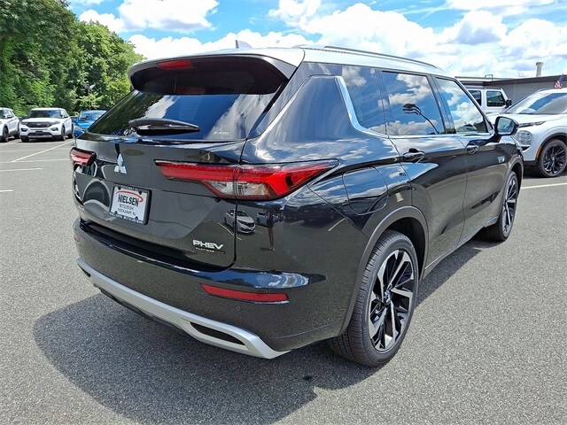 2025 Mitsubishi Outlander PHEV SEL Platinum photo 4