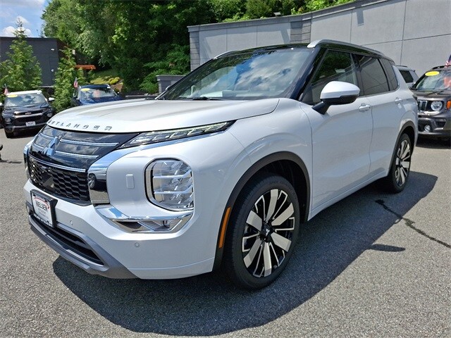 2025 Mitsubishi Outlander SEL photo 2