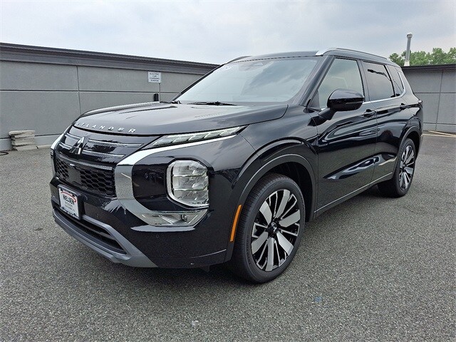 2025 Mitsubishi Outlander SEL photo 2