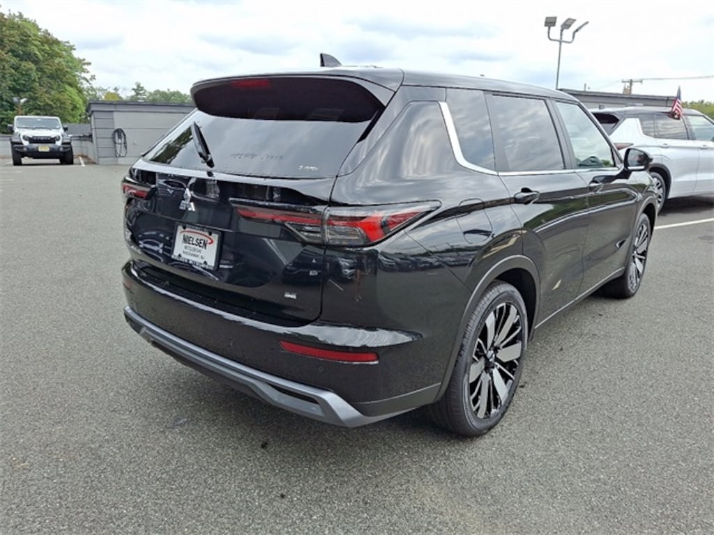 New 2025 Mitsubishi Outlander SE SUV