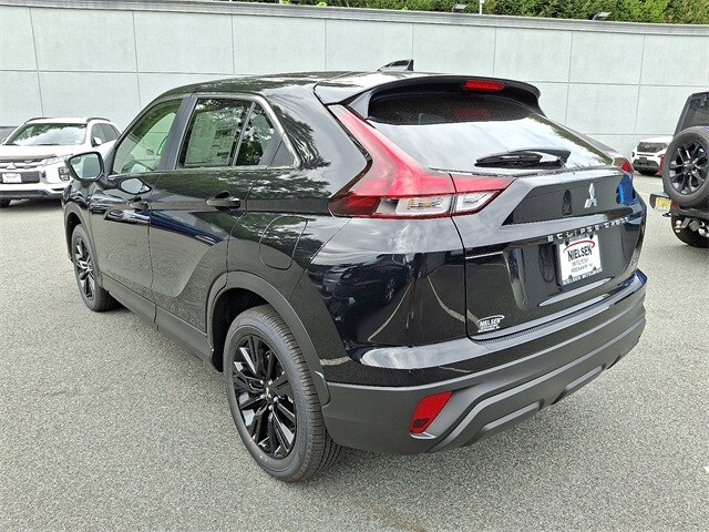 2025 Mitsubishi Eclipse Cross LE photo 3