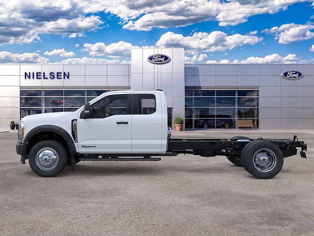 2025 Ford F-550 Super Duty Chassis Cab XL - Photo 3