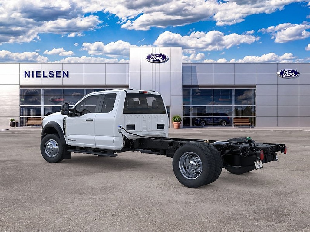 2025 Ford F-550 Super Duty Chassis Cab XL - Photo 4