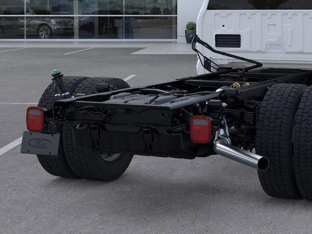 2025 Ford F-550 Super Duty Chassis Cab XL - Photo 21