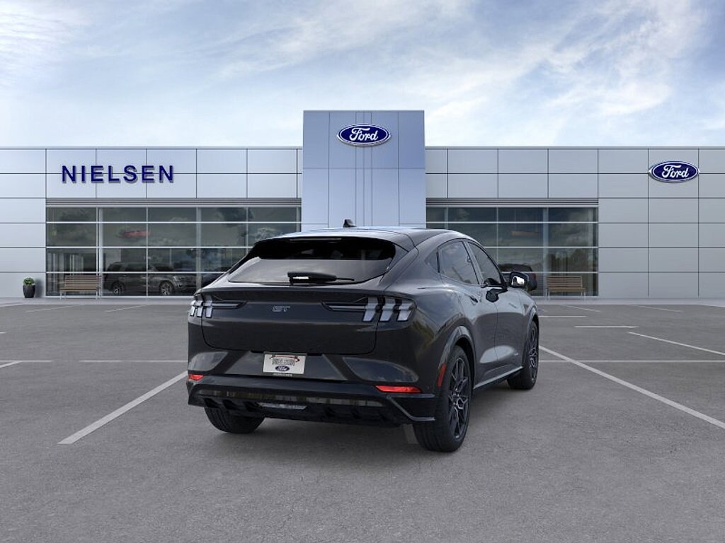2025 Ford Mustang Mach-E GT - Photo 8