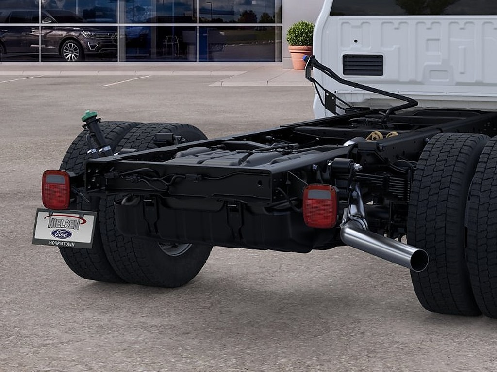 2025 Ford F-550 Super Duty Chassis Cab XL - Photo 21