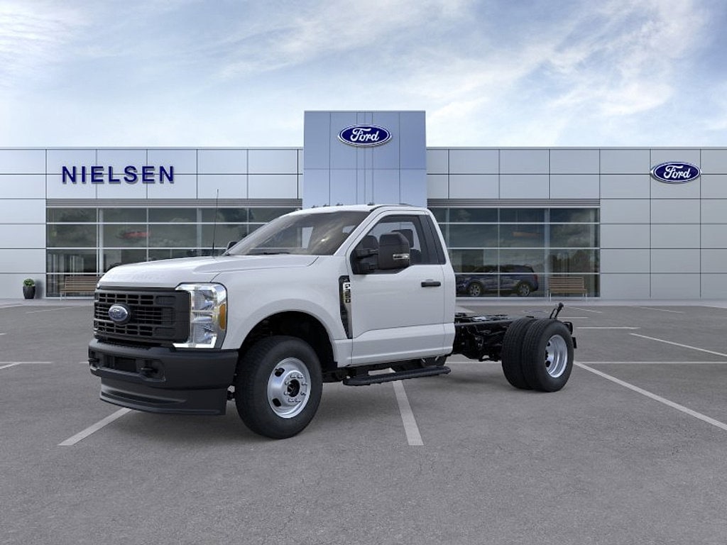 2026 Ford F-350 XL 4x4 Regular Cab 145-In DRW's photo