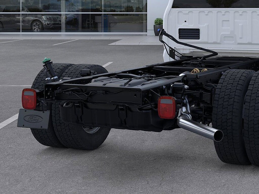 2025 Ford F-550 Super Duty Chassis Cab XL - Photo 21