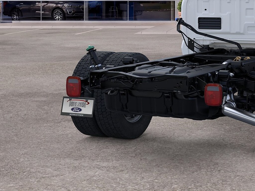 2025 Ford F-550 Super Duty Chassis Cab XL - Photo 21