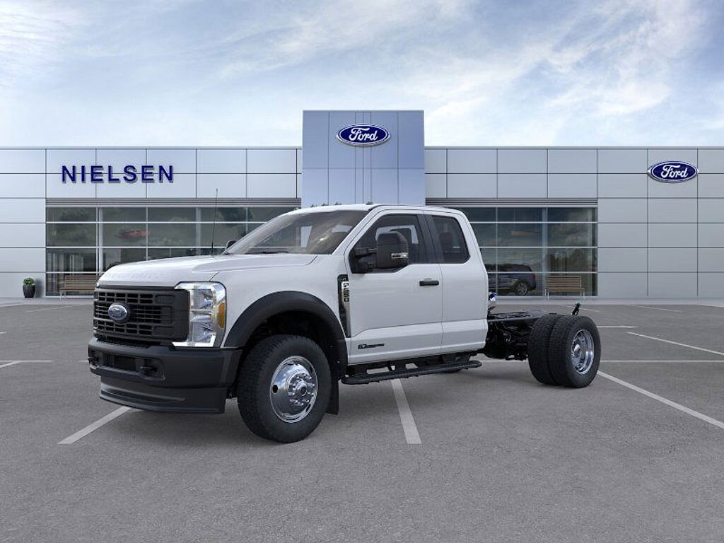 2025 Ford F-550 Super Duty Chassis Cab