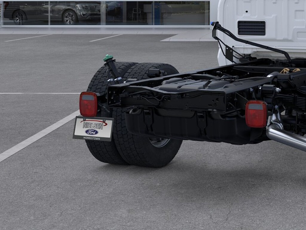 2025 Ford F-550 Super Duty Chassis Cab XL - Photo 21