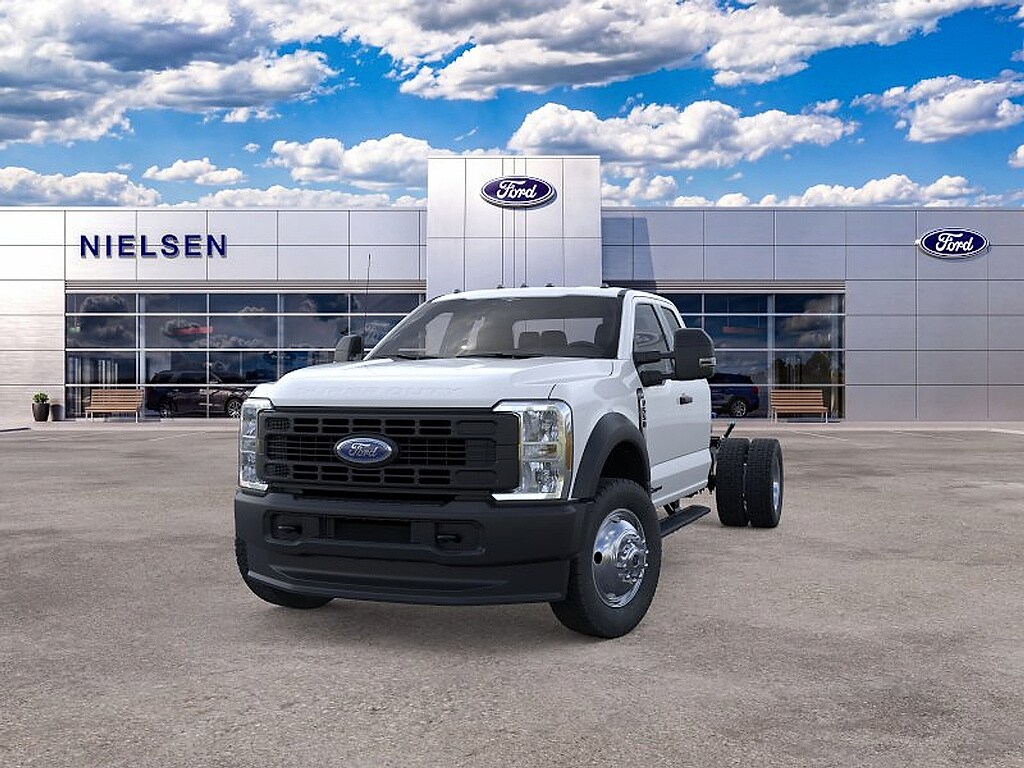 2025 Ford F-550 Super Duty Chassis Cab XL - Photo 2