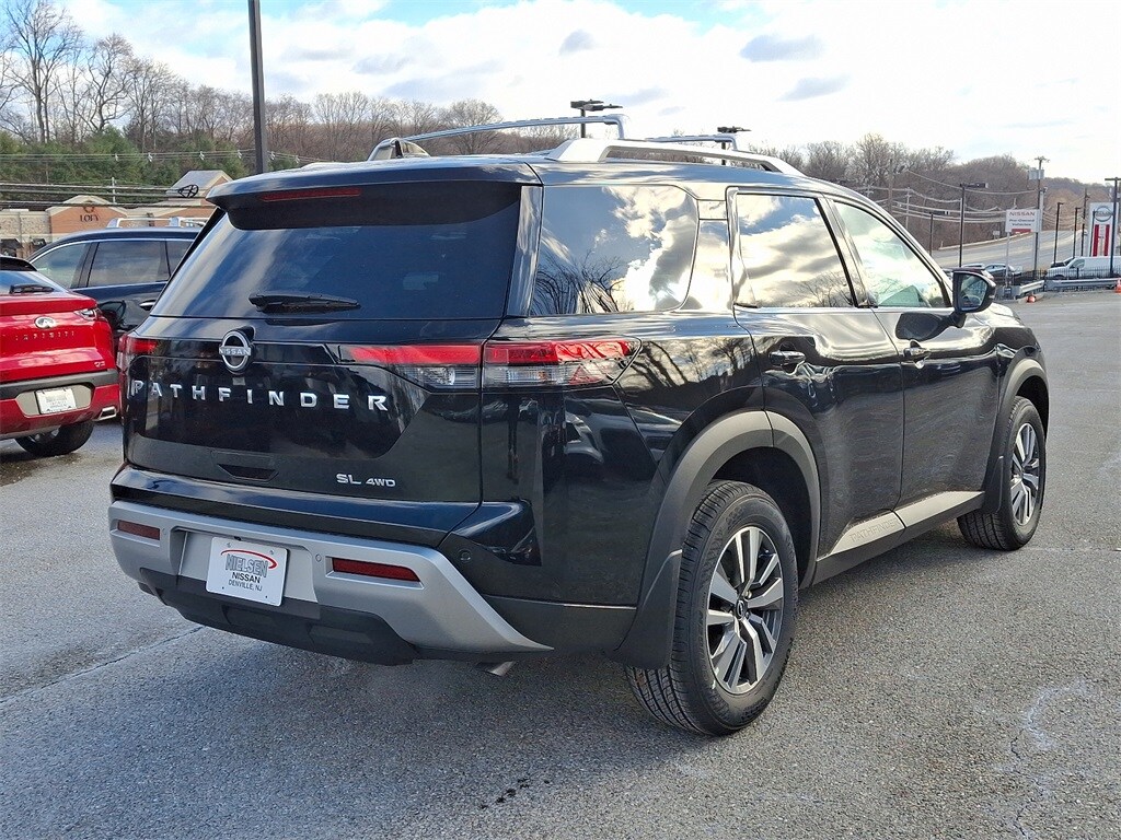 2025 Nissan Pathfinder SL photo 4